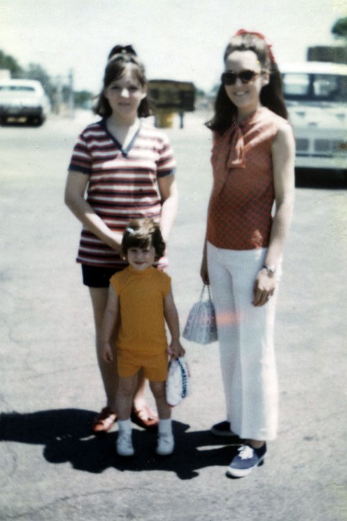 1970_05_23_MerryBCathy-Shannon Merry Beth, Shannon Stanley and Cathy at Mohawk Zoo